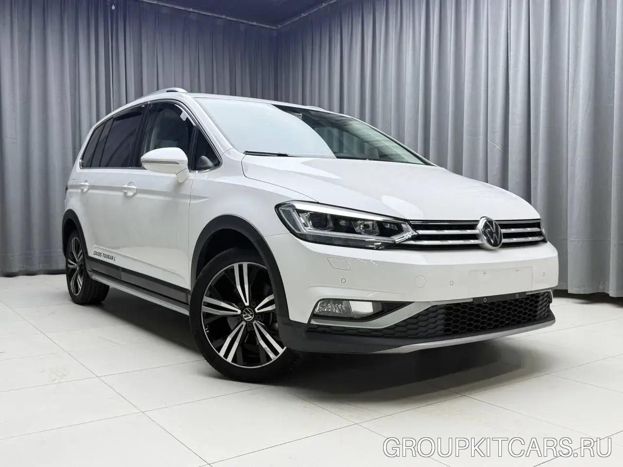 VW Touran L, 2022
